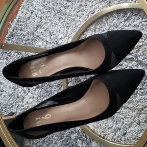 Black suede pumps with mesh details 9.5
